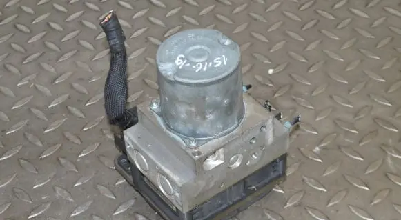 BMW 5 F10 F11 ABS Pump 6851374