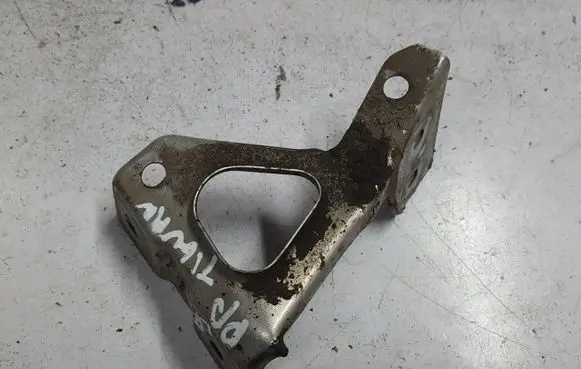 Volkswagen Tiguan Fender mounting bracket
