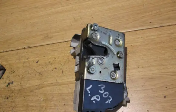 Peugeot 307 Front door lock