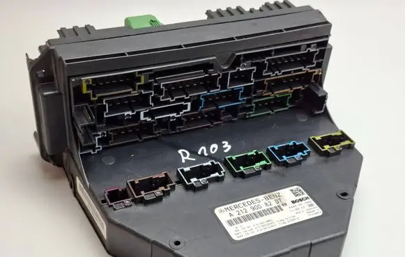 Mercedes-Benz C W203 Fuse module A2129008207 A2129024403 A2129016000