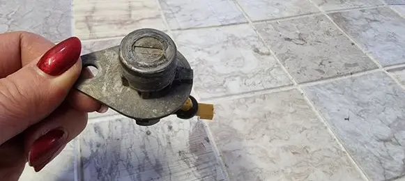 Hyundai Trajet Tailgate exterior lock 