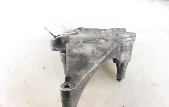 Volkswagen Golf V Engine mounting bracket 03G199207A