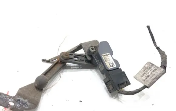 Headlight/headlamp level sensor