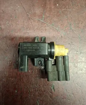 Volkswagen Touran I Turbo solenoid valve 1K0906627A