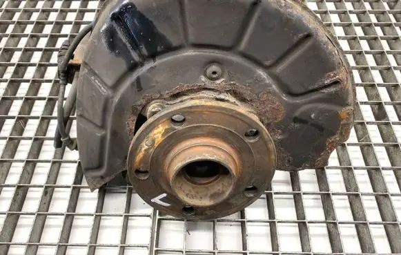 Volkswagen Golf Plus Front wheel hub spindle knuckle 