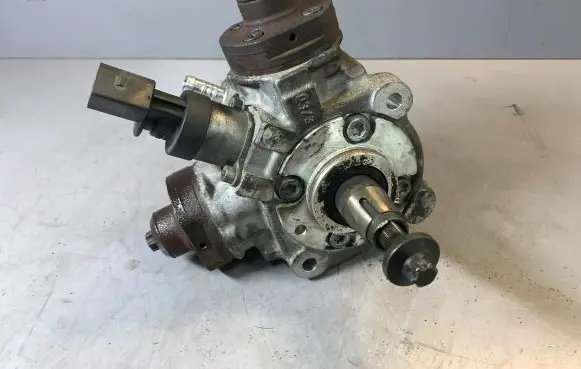 BMW 7 F01 F02 F03 F04 Fuel injection high pressure pump 7800123 0445010617 CP4S2