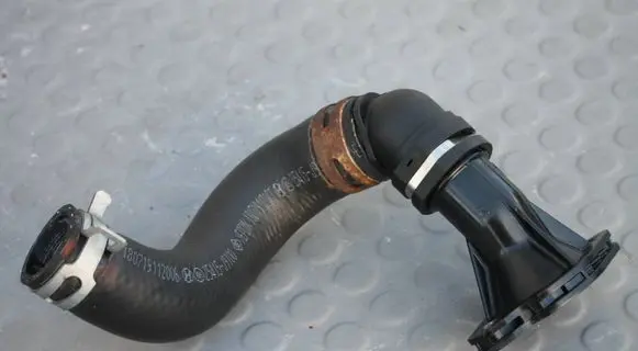 Hyundai Kona I Thermostat housing KONA-25631-04012 25415-J9100 25631-04012