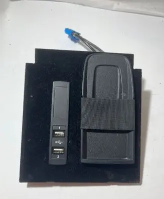 Mercedes-Benz S W222 USB socket connector A2228200915 080812 20688541