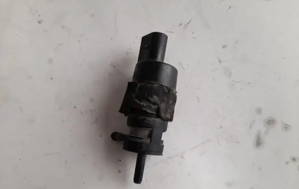 Audi A8 S8 D4 4H Windscreen/windshield washer pump 1K5955651