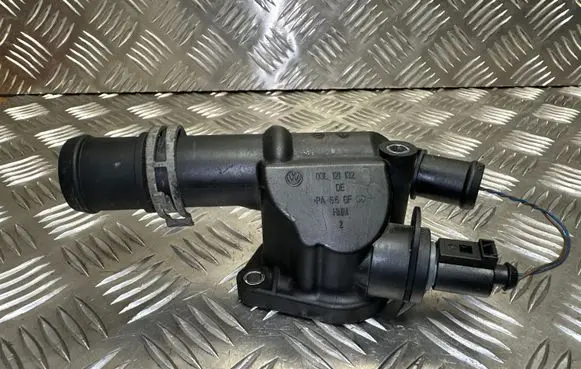 Volkswagen Tiguan Engine coolant pipe/hose 03L121132