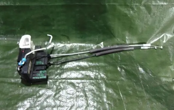 Hyundai i20 (PB PBT) Front door lock