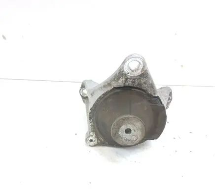 Mitsubishi Outlander Engine mount bracket 
