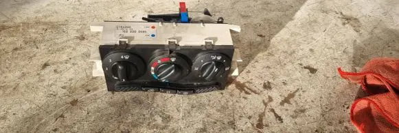 Mercedes-Benz A W168 Climate control unit 1688300485 Q154200