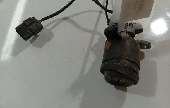 Audi 80 90 S2 B4 Front door lock (next to the handle) 