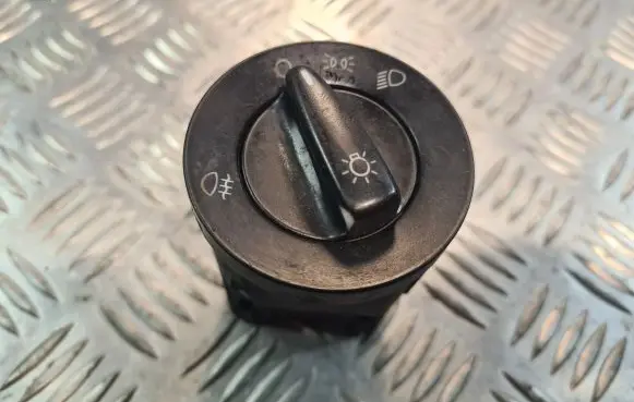 Volkswagen Golf IV Light switch 1C0941531