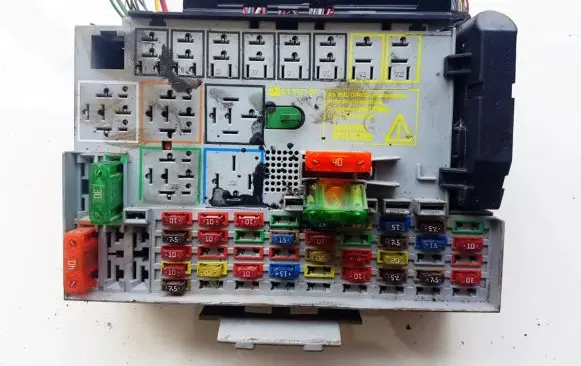 Opel Zafira A Fuse box set 2412497