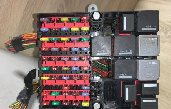 Ford Fiesta Fuse box set 6S6T14401ARD 11730507000