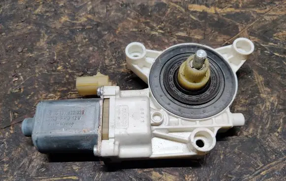 Chrysler 200 Rear door window regulator motor 3006624E 0130822329