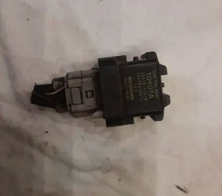 Toyota Yaris Glow plug pre-heat relay 2861067010 1567000671