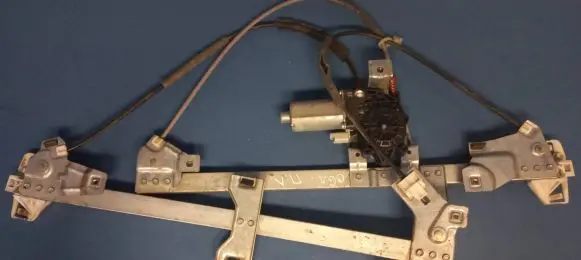 Citroen Berlingo Front door window regulator motor 0130821763