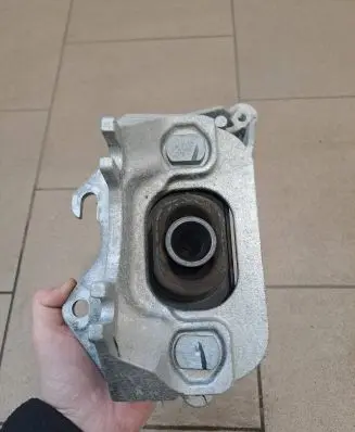 Dacia Sandero III Gearbox mounting bracket 112535643R
