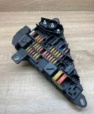BMW 5 E60 E61 Fuse module 6906588 6906601