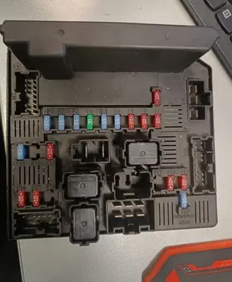 Nissan Qashqai Fuse module 284B7BB00C