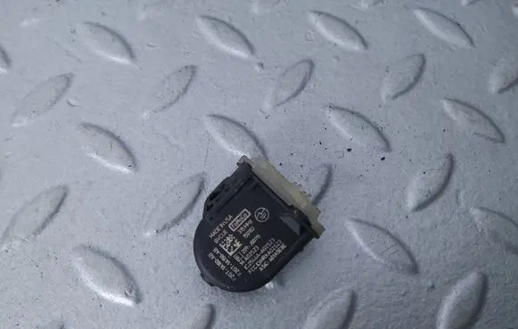 Ford Mustang VI Tire pressure sensor F2GT1A180AB F2GT1A150AB