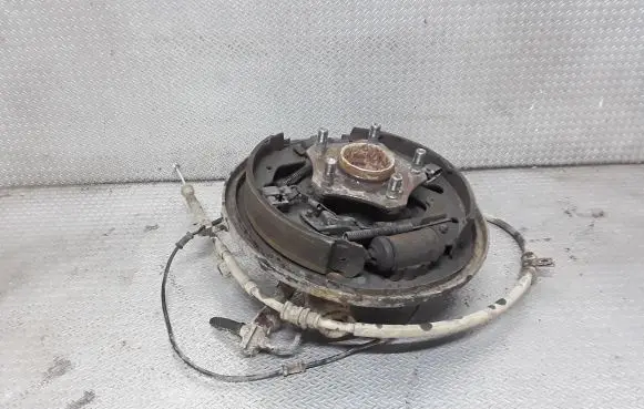 Suzuki Grand Vitara II Rear wheel hub spindle/knuckle 