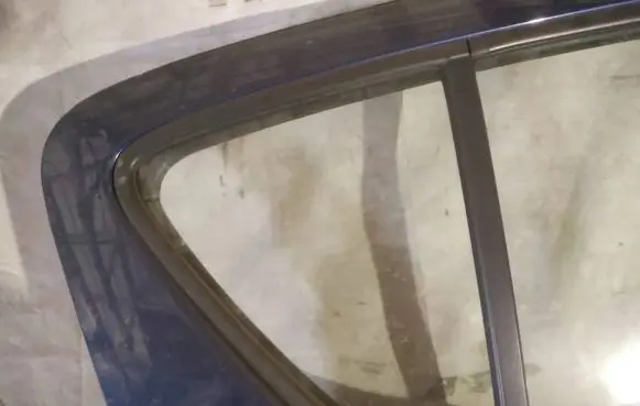 Opel Agila B Rear vent window glass 