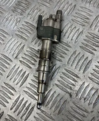 BMW 1 E81 E87 Fuel injector 758904807 10181010