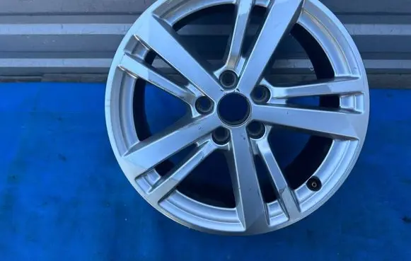 Audi Q3 F3 R17 alloy rim 83A601025F