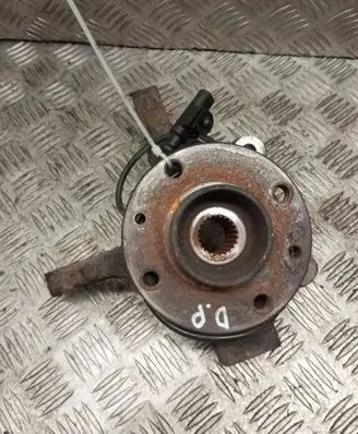 Nissan Note (E11) Front wheel hub