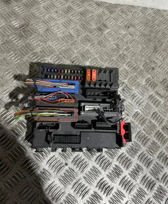 Opel Signum Fuse module 13189924