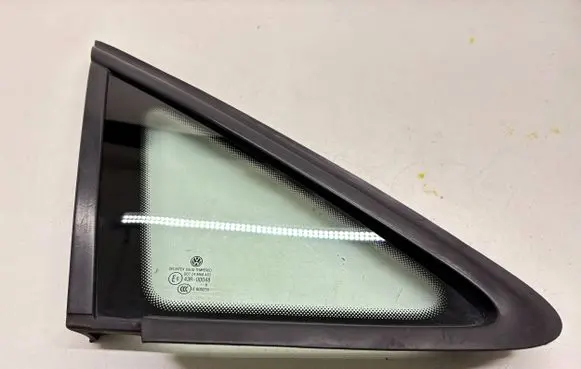Volkswagen Touran I Front triangle window/glass 1T0845412