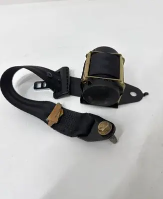 Rear seatbelt