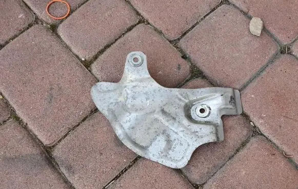 Opel Insignia A Heat shield in engine bay 55581849