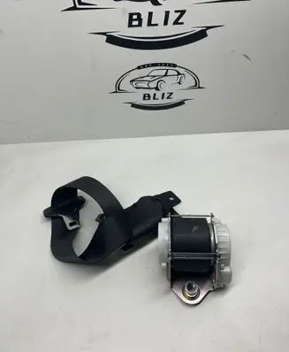 Opel Meriva B Rear seatbelt 33035173