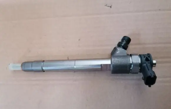 Opel Grandland X Fuel injector 0445110620