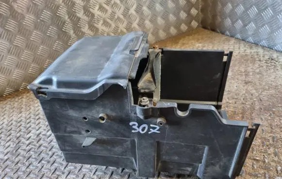Battery box tray