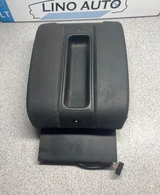 BMW 5 E39 Armrest 8213862