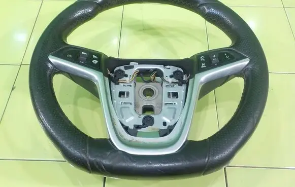 Opel Zafira C Steering wheel UP189