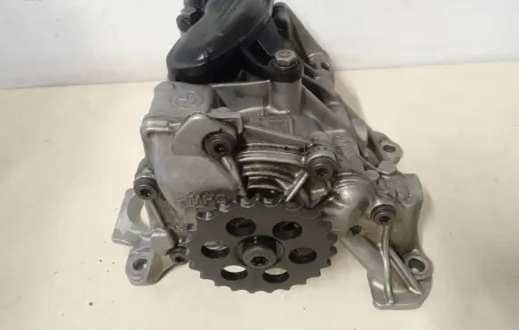 BMW X1 F48 F49 Oil pump 8513756 8513665
