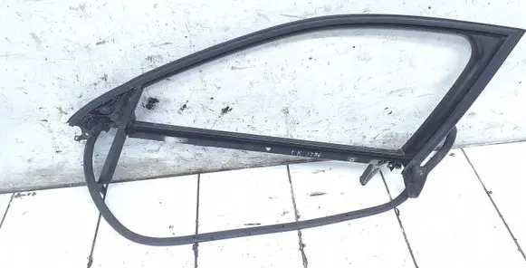 Audi A6 S6 C4 4A Front door window/glass frame 8E0837629