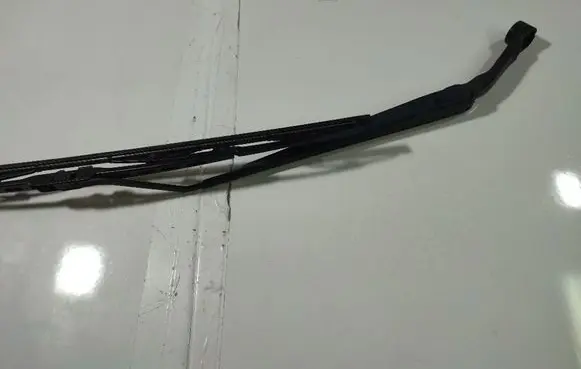 Honda Accord Front wiper blade arm 