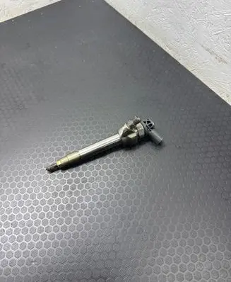BMW 5 F10 F11 Fuel injector 0445110743 8514148