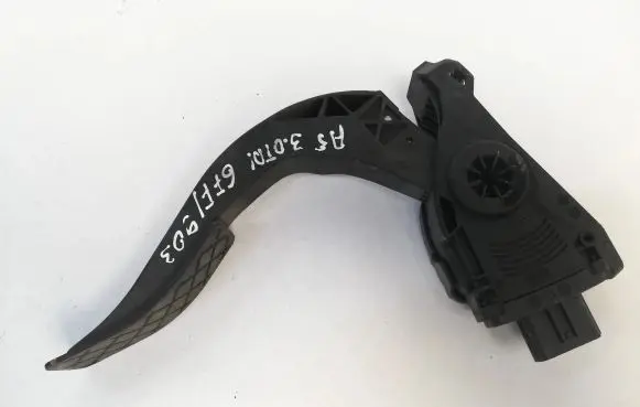 Audi A5 8T 8F Accelerator throttle pedal 8K1723523
