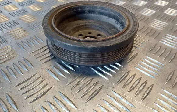Volkswagen Golf VI Crankshaft pulley 038105243M