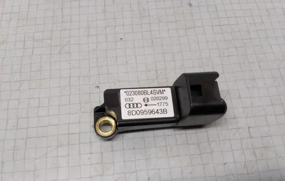 Audi A4 S4 B5 8D Airbag deployment crash/impact sensor 8D0959643B