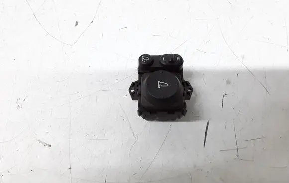 Wing mirror switch